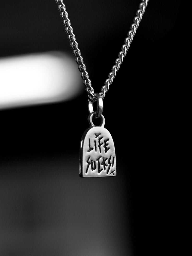 LIFE SVCKS PENDANT - Dirty Paradise