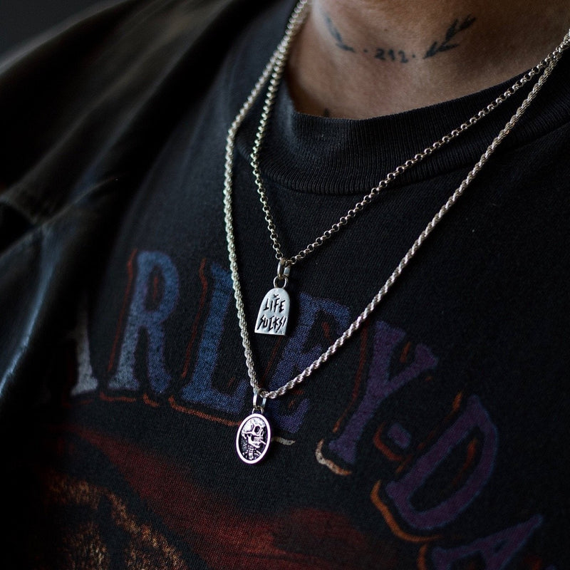 LIFE SVCKS PENDANT - Dirty Paradise