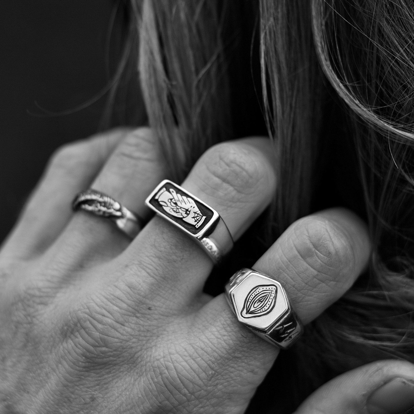 TRUST NO ONE SIGNET RING – Dirty Paradise